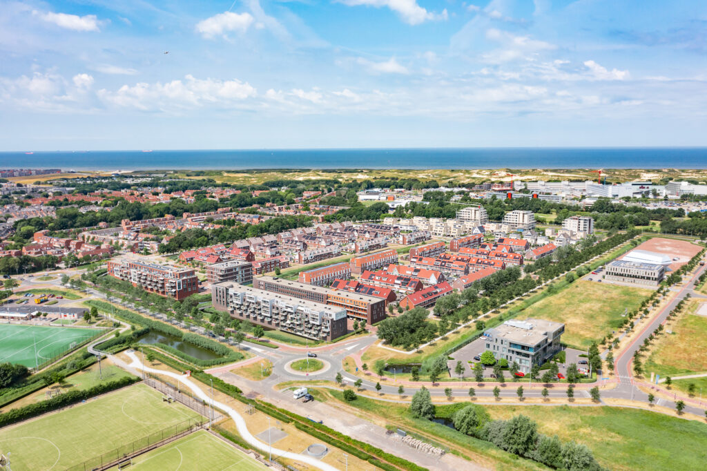 Luchtfoto wijk in Katwijk die aangesloten is op warmtenet.